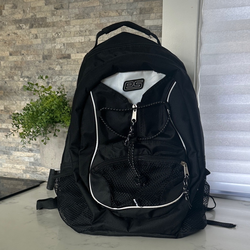 EASTSPORT multi pocket Backpack NWOT